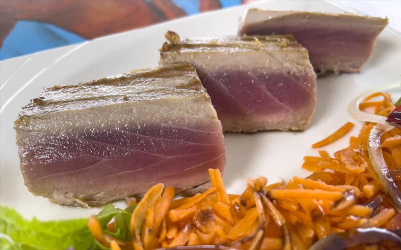 PalmBeach Tropical Restaurant | Pontão Tuna Fillet | freshly toasted tuna, balsamic salad