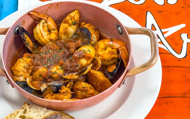 PalmBeach Tropical Restaurant | Calderone LobStar | zuppa di pesce e crostacei con crostini di pane al forno