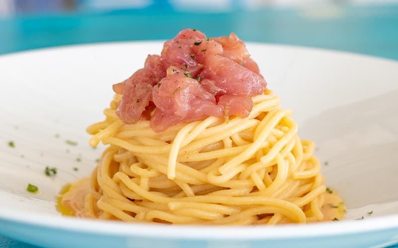 PalmBeach Tropical Restaurant | Spaghettone with Tuna Tartare and Lime | large round-shaped fresh artesan spaghetti with fresh tuna cubes and lime